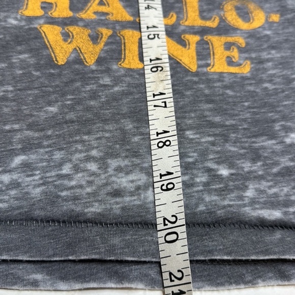 Women’s Doe Happy Hallowine T-shirt size medium - Picture 5 of 6